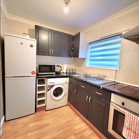 Charming Near Centre By Etihad Coop Arena Apartman