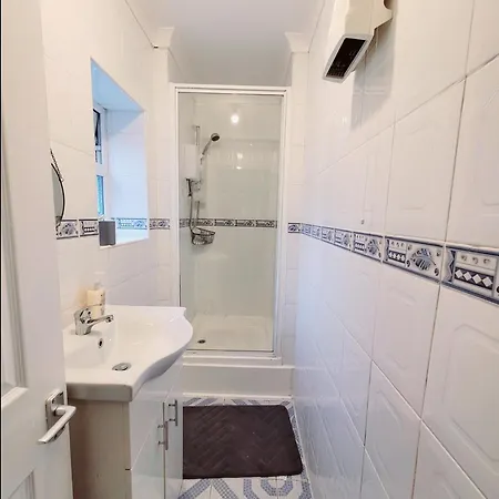 Charming Near Centre By Etihad Coop Arena