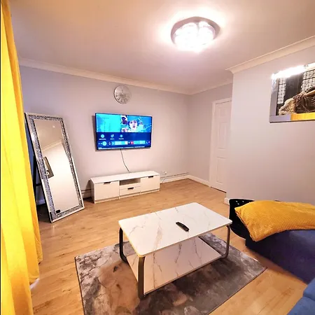 Charming Near Centre By Etihad Coop Arena Apartman