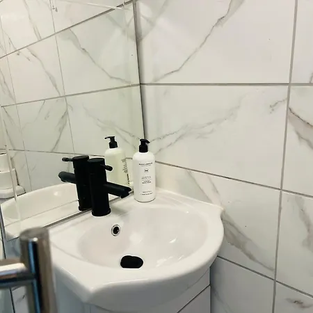 アパート Beautiful 1 Bed Flat Studio With Parking マンチェスター