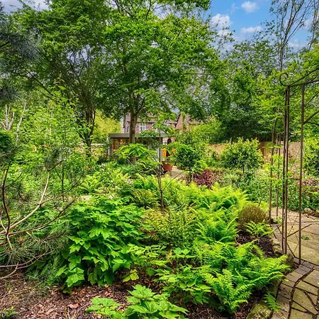 Сasa de vacaciones Garden In Hidden Oasis Pass The Keys *