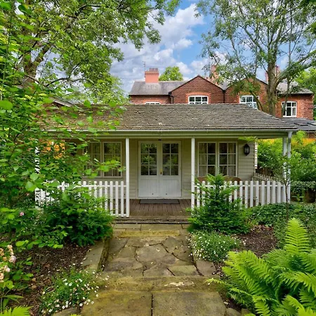 Garden In Hidden Oasis Pass The Keys * Manchester