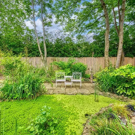 Garden In Hidden Oasis Pass The Keys * Manchester