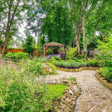 Garden In Hidden Oasis Pass The Keys Holiday home *