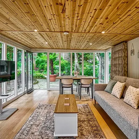 Garden In Hidden Oasis Pass The Keys Mánchester