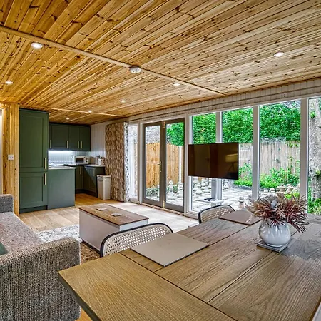 Holiday home Garden In Hidden Oasis Pass The Keys