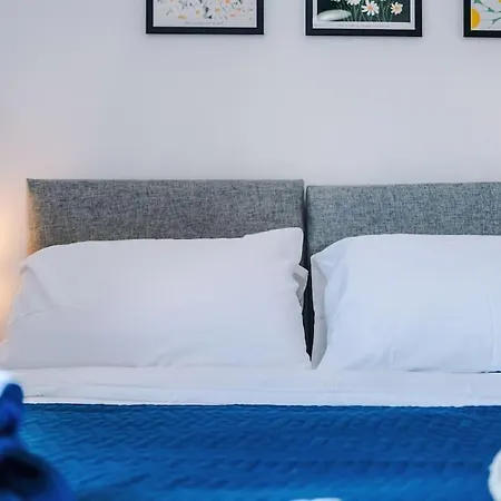 Free Parking, Pool Table, Sleeps 6, Stylish 2bed, Salford Apartment