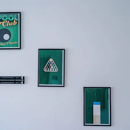 Free Parking, Pool Table, Sleeps 6, Stylish 2bed, Salford * Manchester
