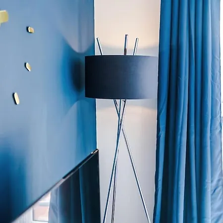 Apartment Free Parking, Pool Table, Sleeps 6, Stylish 2bed, Salford