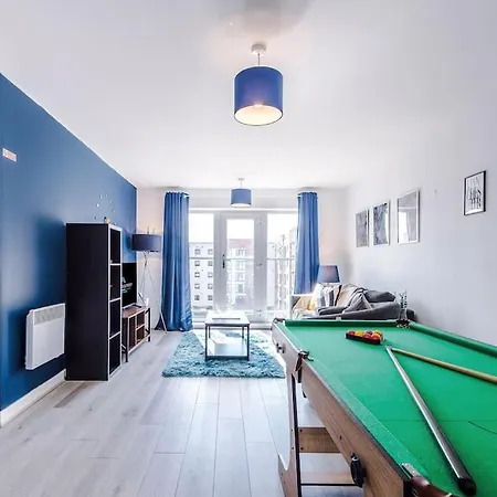 Free Parking, Pool Table, Sleeps 6, Stylish 2bed, Salford * Manchester