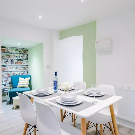 Brand New 1 & 2 Bed Flats Next To Eccles Station Apartmán Manchester