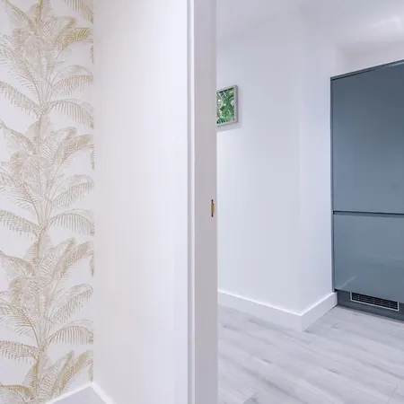 Brand New 1 & 2 Bed Flats Next To Eccles Station Manchester