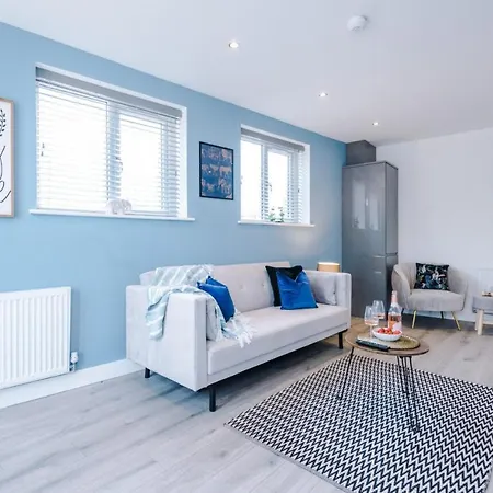 Brand New 1 & 2 Bed Flats Next To Eccles Station *