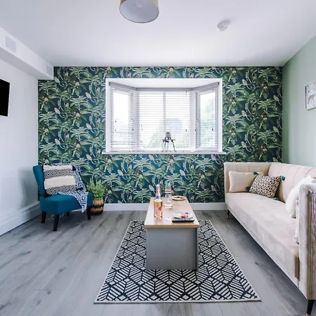 Brand New 1 & 2 Bed Flats Next To Eccles Station Manchester