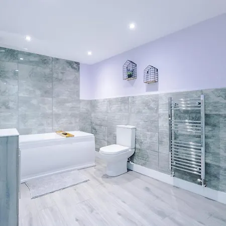 Brand New 1 & 2 Bed Flats Next To Eccles Station Manchester