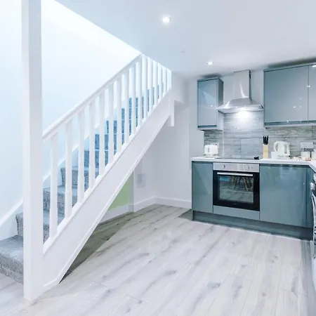 Brand New 1 & 2 Bed Flats Next To Eccles Station *