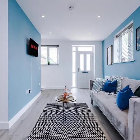 Brand New 1 & 2 Bed Flats Next To Eccles Station Apartment *