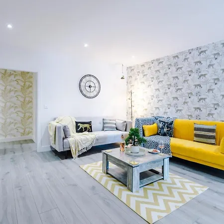 Brand New 1 & 2 Bed Flats Next To Eccles Station Apartment Manchester