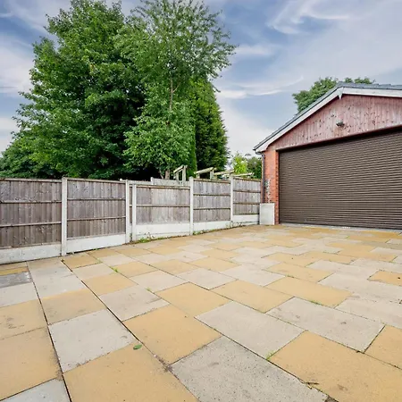 Entire Modern & Spacious 3bdr In Right Next To Coop Live & Ethiad *