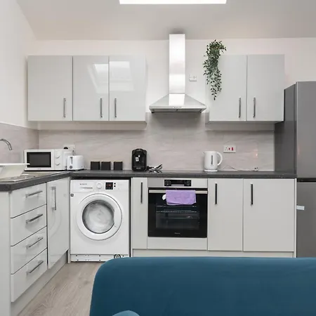 Santorini Blues By Cefas - Free Parking - - Near Airport Ferienhaus