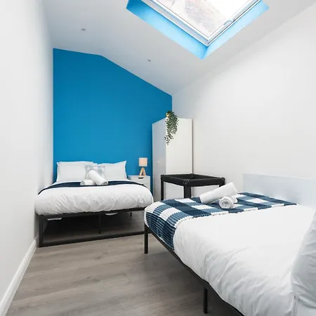 Santorini Blues By Cefas - Free Parking - - Near Airport Holiday home Manchester