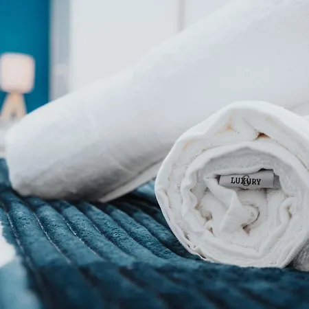 Santorini Blues By Cefas - Free Parking - - Near Airport Ferienhaus *