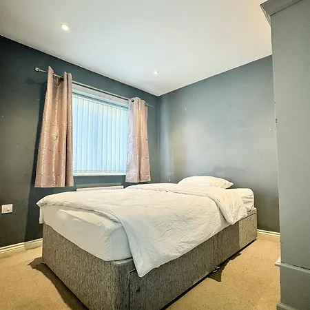 Spacious 3 Bed With Complimentary Parking Appartement
