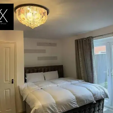 Apartment Spacious 3 Bed With Complimentary Parking