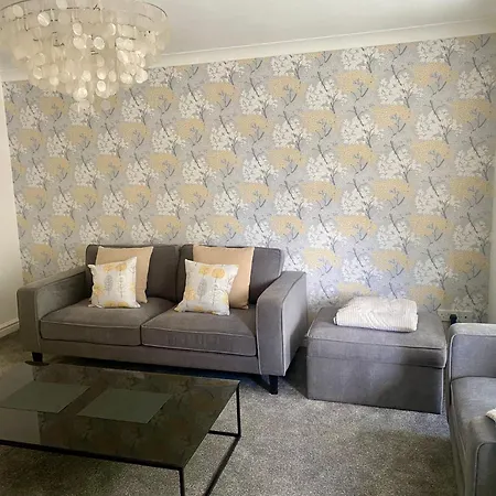 Cosy 4br In Prestwich With Free Parking Μάντσεστερ