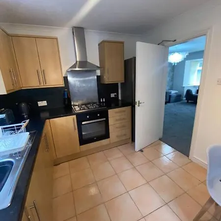 Cosy 4br In Prestwich With Free Parking Nyaraló *