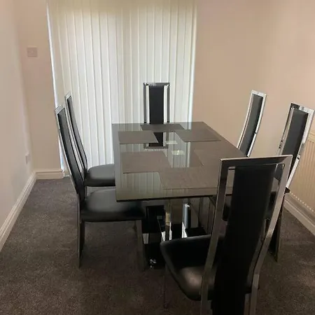 Cosy 4br In Prestwich With Free Parking Μάντσεστερ