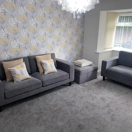 Cosy 4br In Prestwich With Free Parking Μάντσεστερ