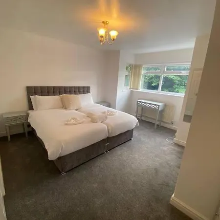 Cosy 4br In Prestwich With Free Parking * Manchester