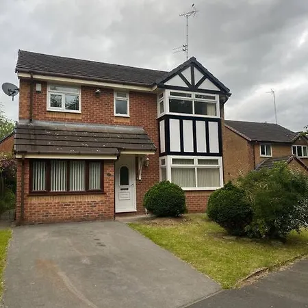 Cosy 4br In Prestwich With Free Parking *