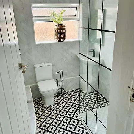 Superbly Located Terraced House Nyaraló