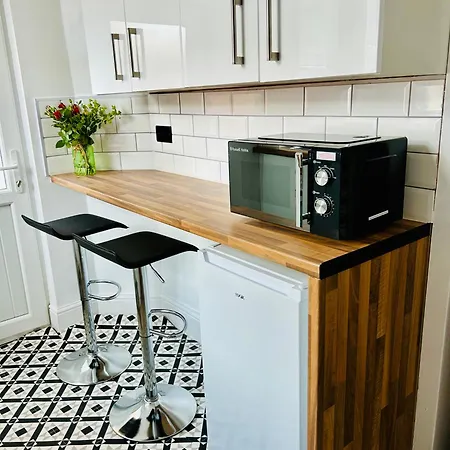 Superbly Located Terraced House * Manchester