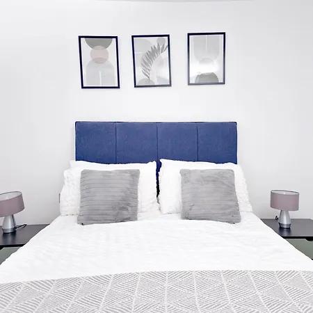 Luxury 2-Bed Apartment In Salford Quays 10 Min To Manchester & Mediacity