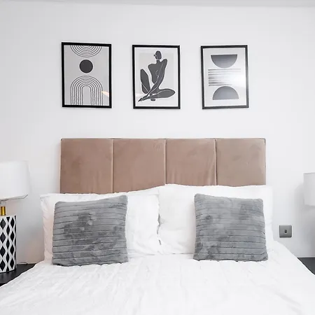 Apartment Cosy 2 Bed 2 Bath With Balcony In Salford *