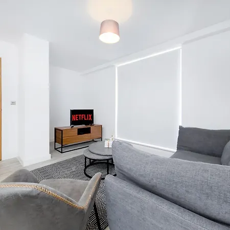 Apartment Cosy 2 Bed 2 Bath With Balcony In Salford
