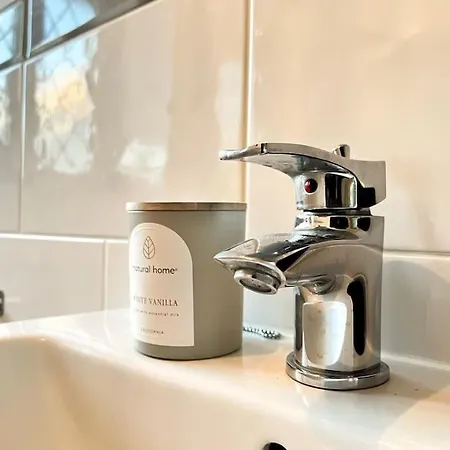 Simple House W- Free Parking By Airport - Free Drop-off マンチェスター