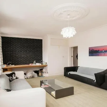 Bright 4 Beds Lejlighed Manchester