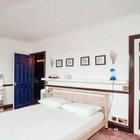 Bright 4 Beds Lejlighed Manchester