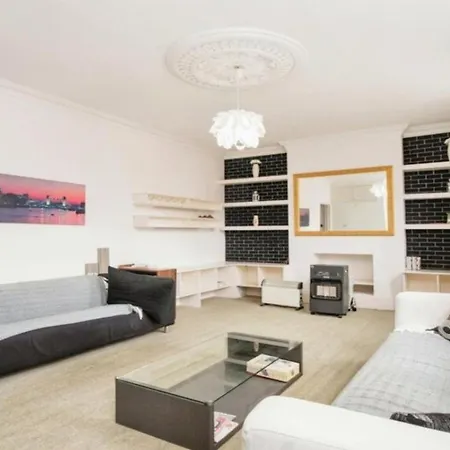 Bright 4 Beds *