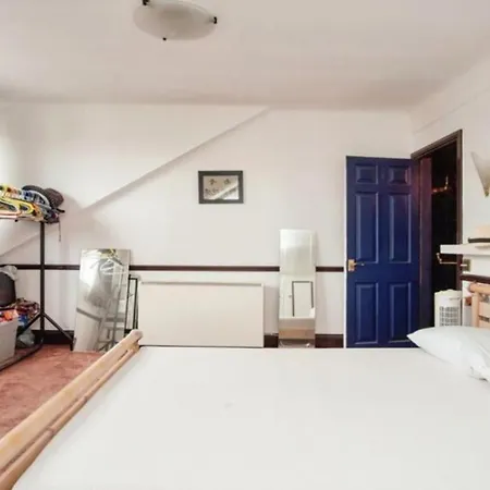Bright 4 Beds