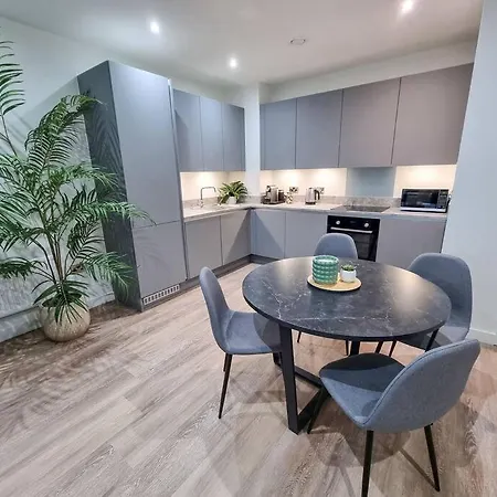Stunning 4-bedroom Townhouse With Free Parking 度假居 曼彻斯特