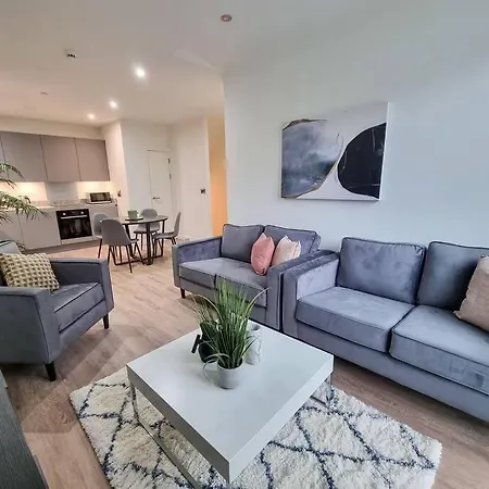 Casa de Férias Stunning 4-bedroom Townhouse With Free Parking Manchester