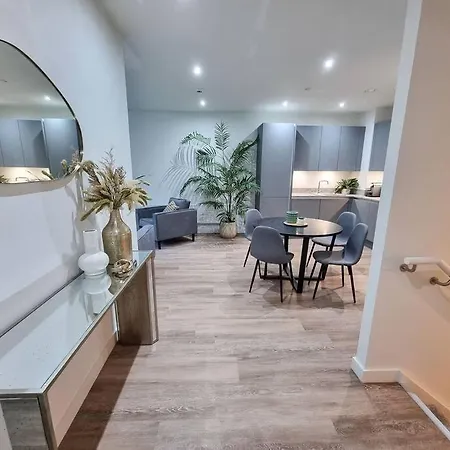 Casa de Férias Stunning 4-bedroom Townhouse With Free Parking *