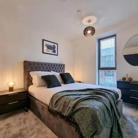 4 Bed Townhouse Piccadilly Free Parking Holiday home