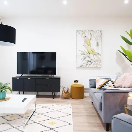Luxury Free Parking Townhouse *