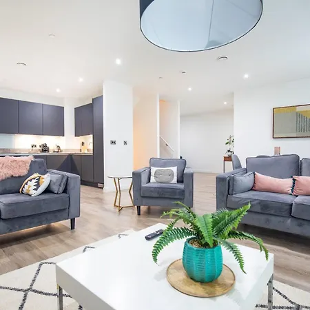 Semesterbostad Luxury Free Parking Townhouse
